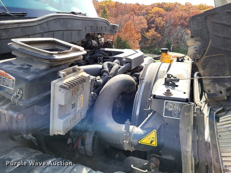 image for item LR9076 2014 International DuraStar 4300  roll-off container truck