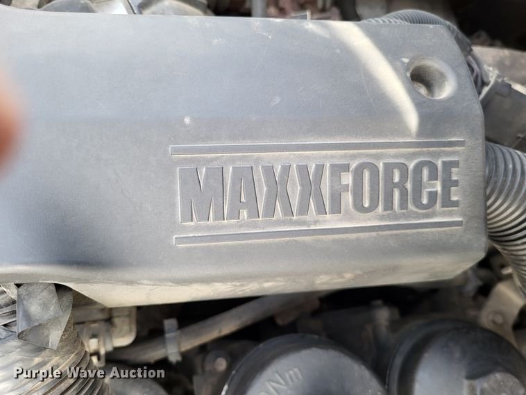 image for item LR9076 2014 International DuraStar 4300  roll-off container truck