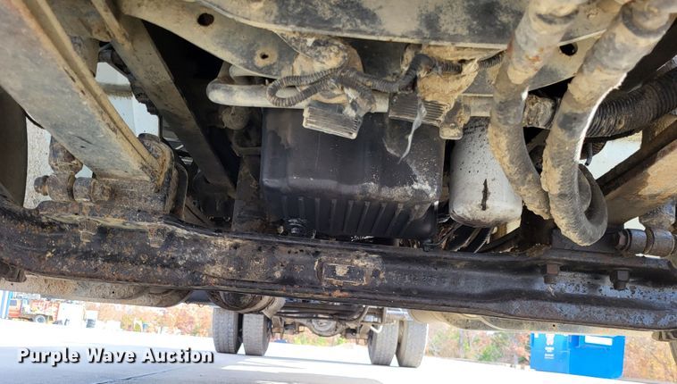 image for item LR9076 2014 International DuraStar 4300  roll-off container truck