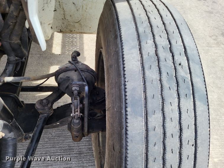 image for item LR9076 2014 International DuraStar 4300  roll-off container truck