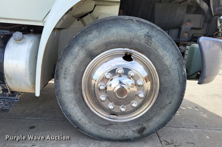 image for item LR9076 2014 International DuraStar 4300  roll-off container truck