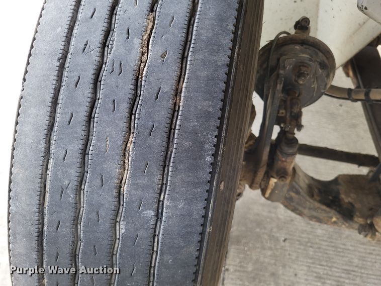 image for item LR9076 2014 International DuraStar 4300  roll-off container truck