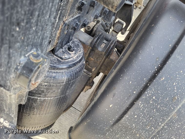 image for item LR9076 2014 International DuraStar 4300  roll-off container truck