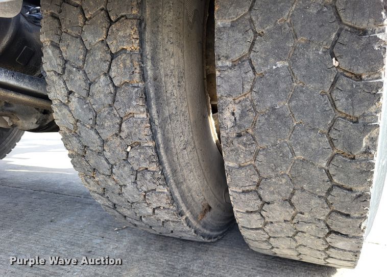 image for item LR9076 2014 International DuraStar 4300  roll-off container truck