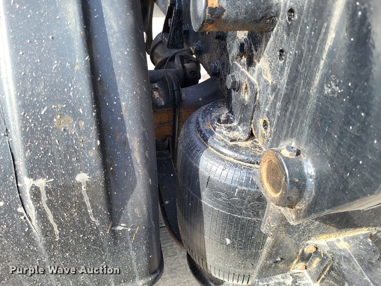 image for item LR9076 2014 International DuraStar 4300  roll-off container truck