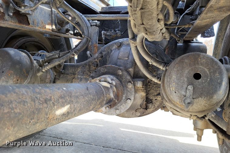 image for item LR9076 2014 International DuraStar 4300  roll-off container truck