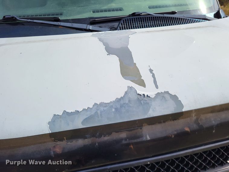 image for item LR9077 2004 Chevrolet Express G3500  box truck