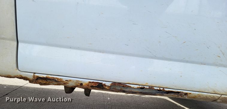 image for item LR9077 2004 Chevrolet Express G3500  box truck