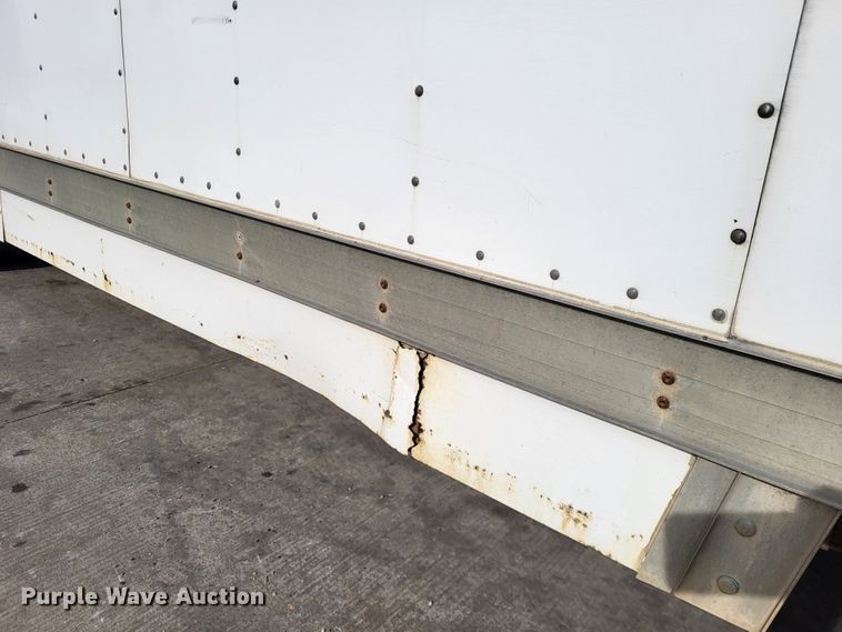 image for item LR9077 2004 Chevrolet Express G3500  box truck