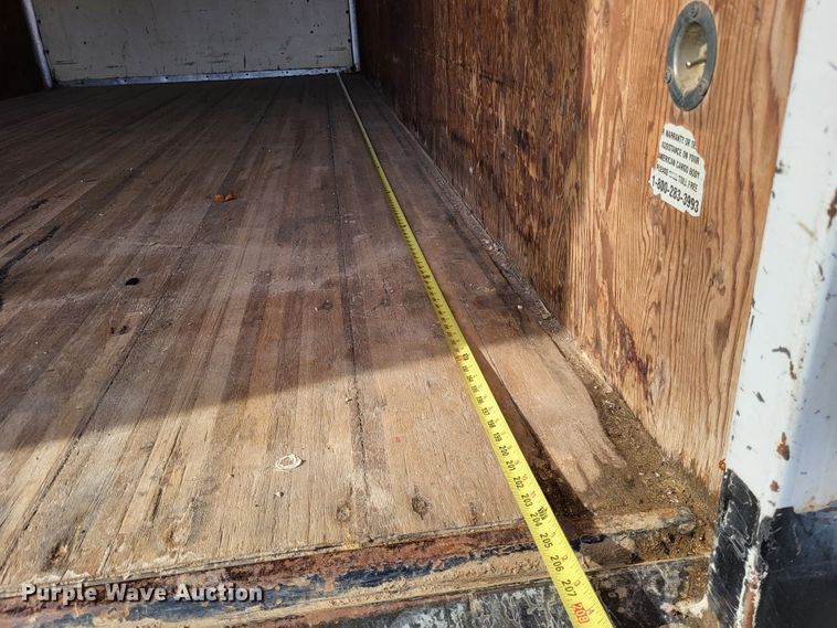 image for item LR9077 2004 Chevrolet Express G3500  box truck