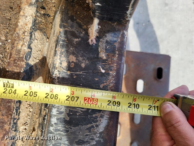 image for item LR9077 2004 Chevrolet Express G3500  box truck