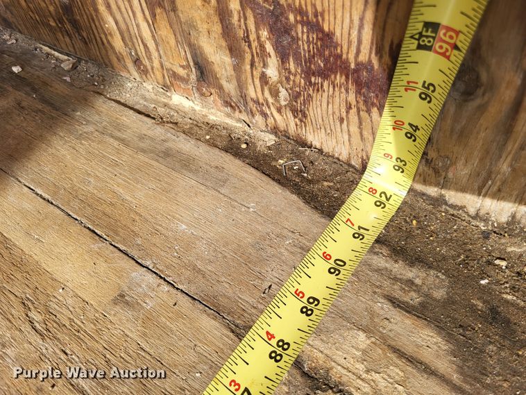 image for item LR9077 2004 Chevrolet Express G3500  box truck