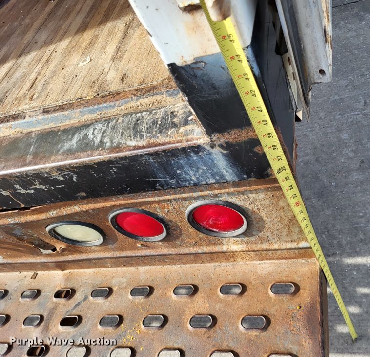 image for item LR9077 2004 Chevrolet Express G3500  box truck