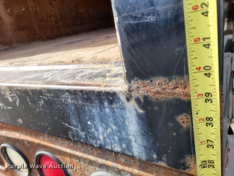 image for item LR9077 2004 Chevrolet Express G3500  box truck