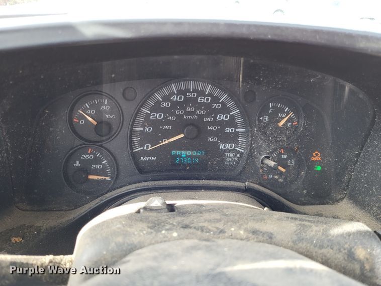 image for item LR9077 2004 Chevrolet Express G3500  box truck