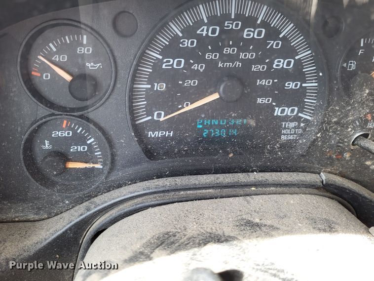 image for item LR9077 2004 Chevrolet Express G3500  box truck