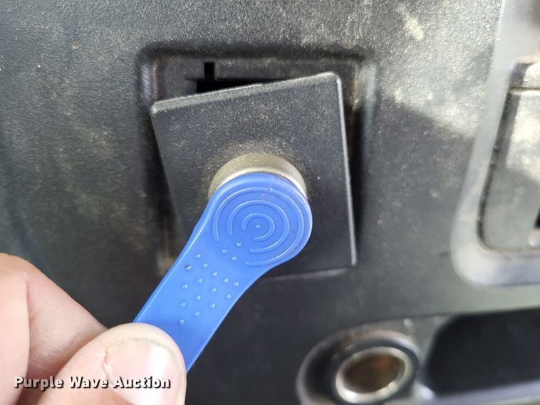 image for item LR9077 2004 Chevrolet Express G3500  box truck