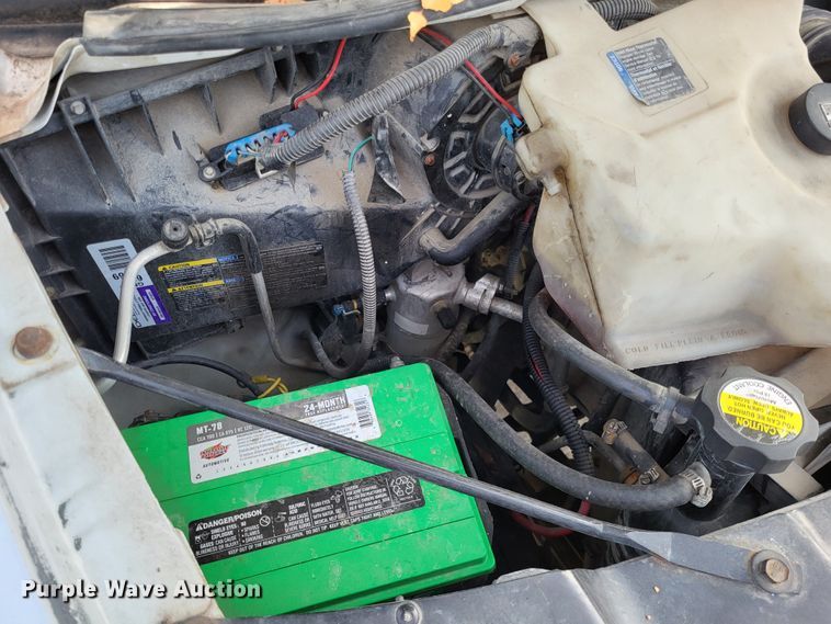 image for item LR9077 2004 Chevrolet Express G3500  box truck