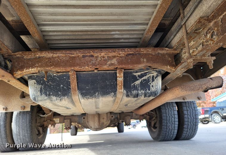 image for item LR9077 2004 Chevrolet Express G3500  box truck