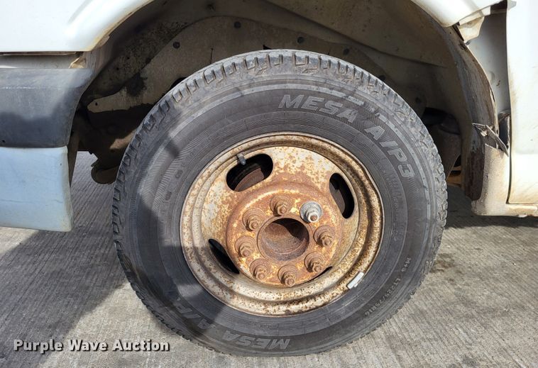 image for item LR9077 2004 Chevrolet Express G3500  box truck