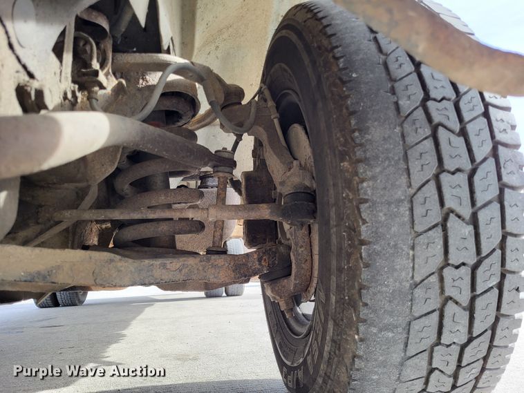 image for item LR9077 2004 Chevrolet Express G3500  box truck