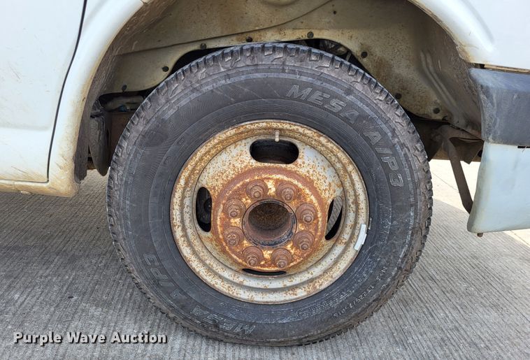 image for item LR9077 2004 Chevrolet Express G3500  box truck