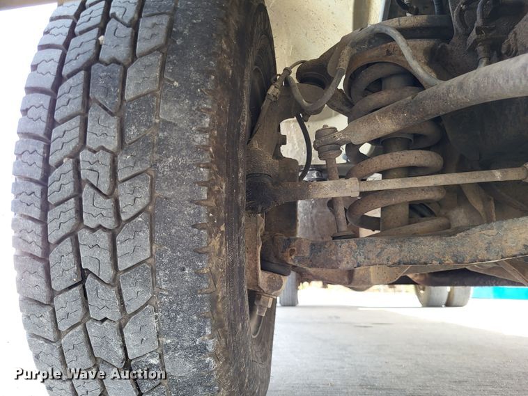 image for item LR9077 2004 Chevrolet Express G3500  box truck