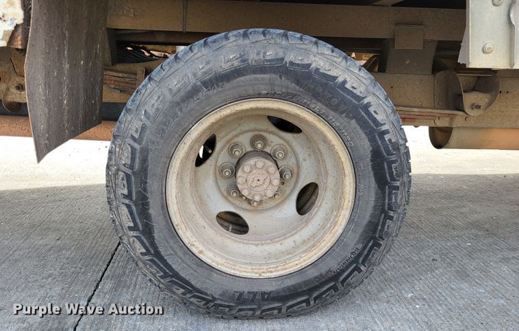 image for item LR9077 2004 Chevrolet Express G3500  box truck