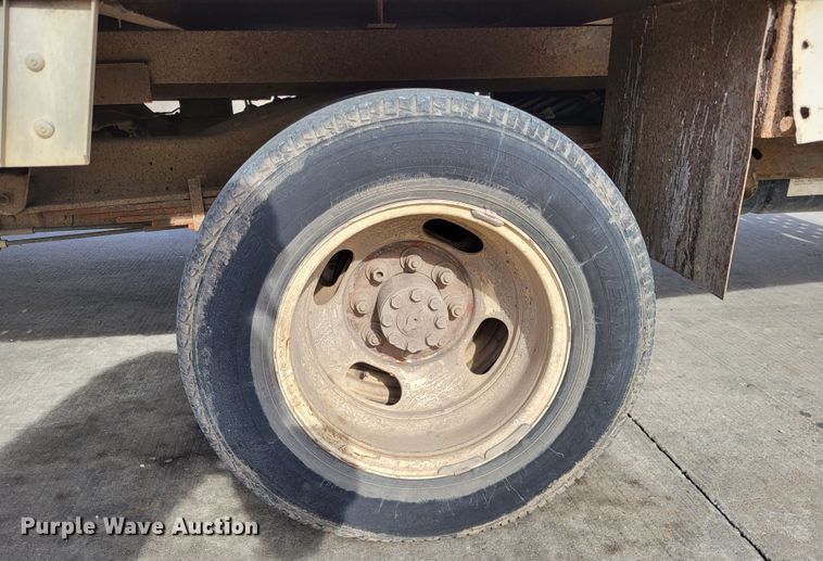 image for item LR9077 2004 Chevrolet Express G3500  box truck