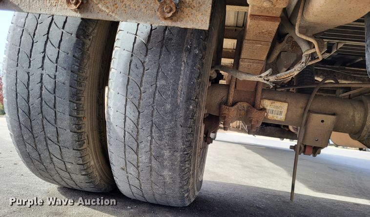 image for item LR9077 2004 Chevrolet Express G3500  box truck