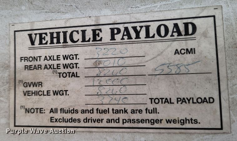 image for item LR9077 2004 Chevrolet Express G3500  box truck