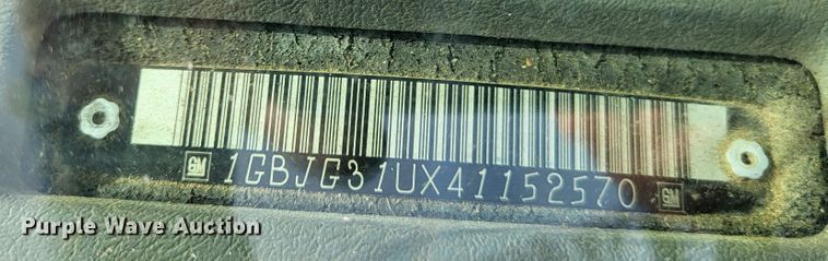 image for item LR9077 2004 Chevrolet Express G3500  box truck