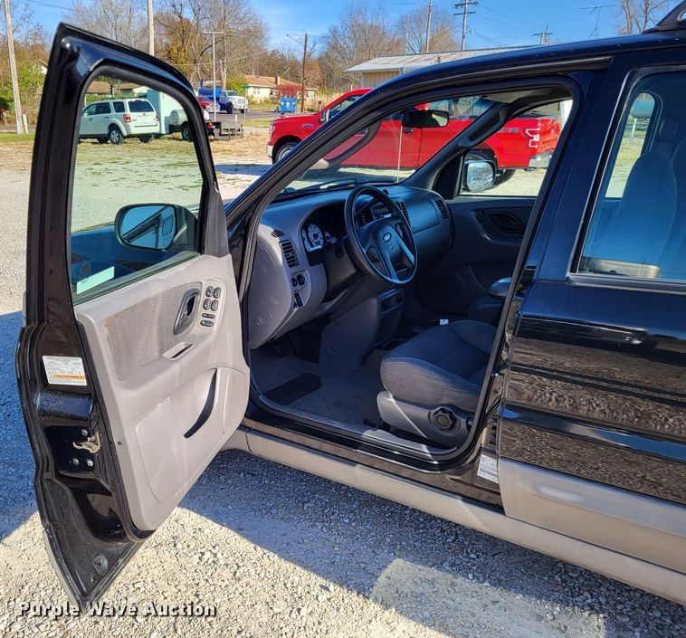 image for item LR9081 2001 Ford Escape XLT  SUV