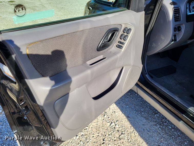 image for item LR9081 2001 Ford Escape XLT  SUV