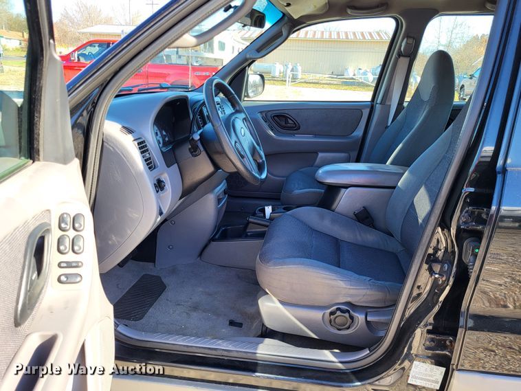 image for item LR9081 2001 Ford Escape XLT  SUV