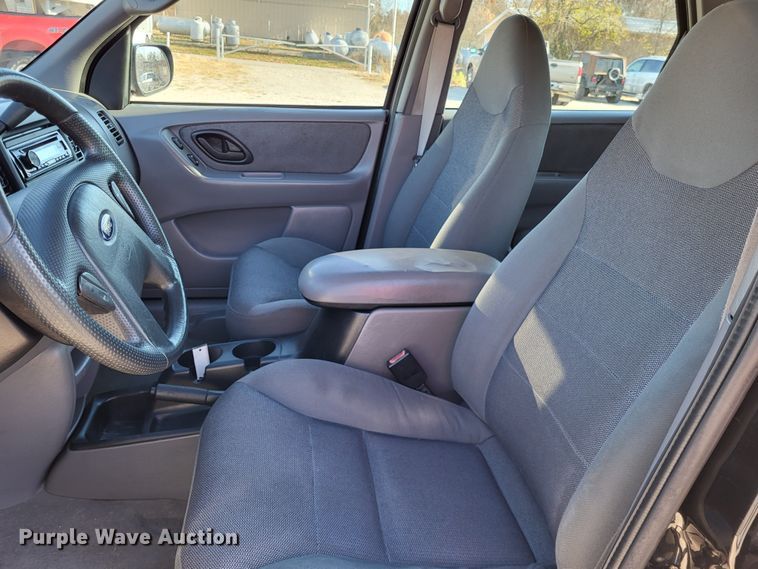 image for item LR9081 2001 Ford Escape XLT  SUV