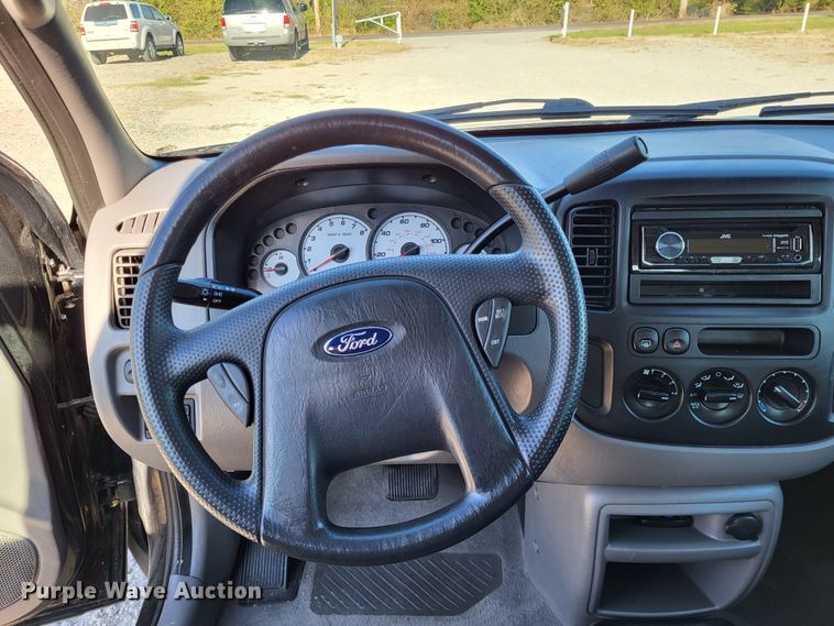 image for item LR9081 2001 Ford Escape XLT  SUV