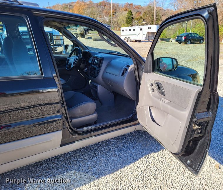 image for item LR9081 2001 Ford Escape XLT  SUV