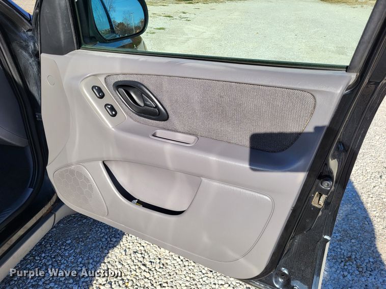 image for item LR9081 2001 Ford Escape XLT  SUV