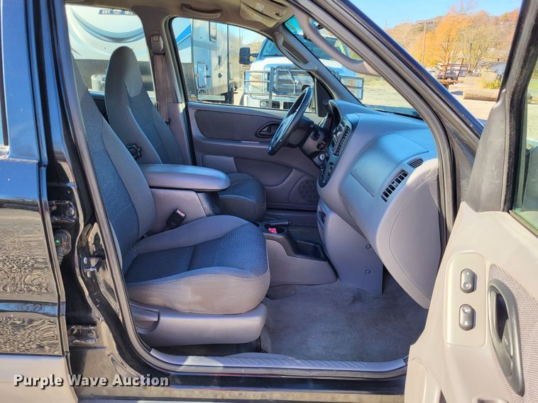 image for item LR9081 2001 Ford Escape XLT  SUV