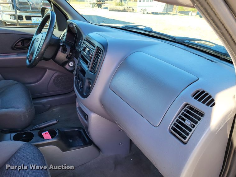 image for item LR9081 2001 Ford Escape XLT  SUV