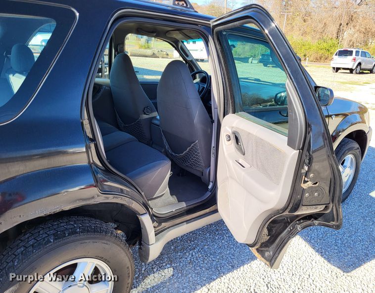 image for item LR9081 2001 Ford Escape XLT  SUV