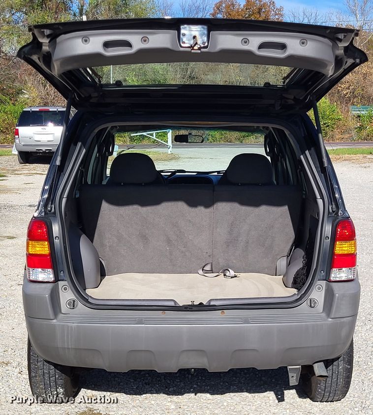 image for item LR9081 2001 Ford Escape XLT  SUV