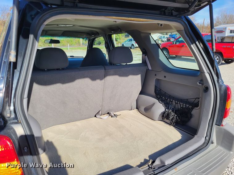 image for item LR9081 2001 Ford Escape XLT  SUV