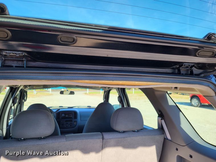 image for item LR9081 2001 Ford Escape XLT  SUV