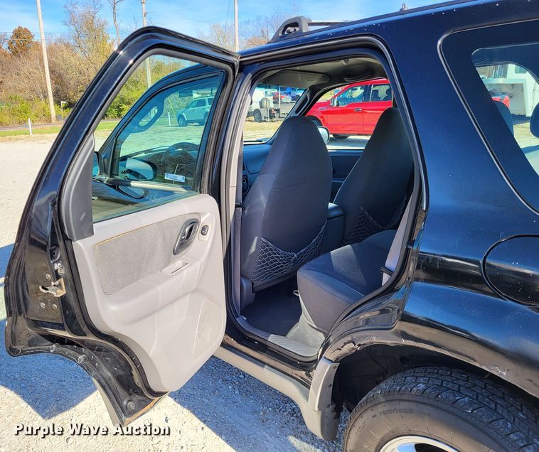 image for item LR9081 2001 Ford Escape XLT  SUV