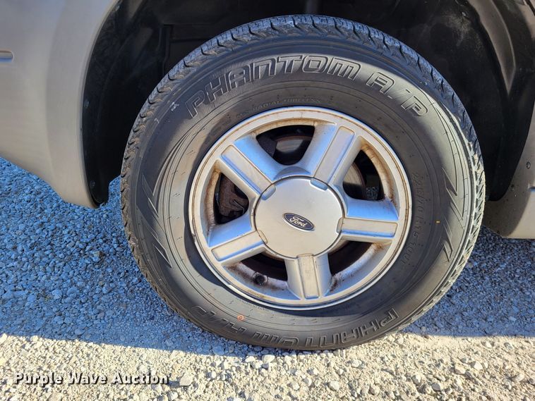 image for item LR9081 2001 Ford Escape XLT  SUV