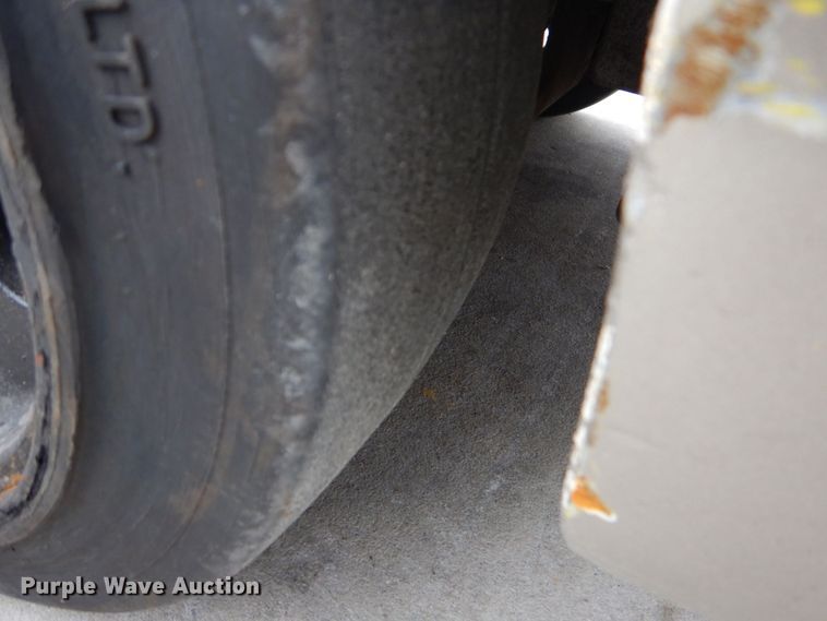 image for item LS9907 Nissan MCUL02A33LV  forklift