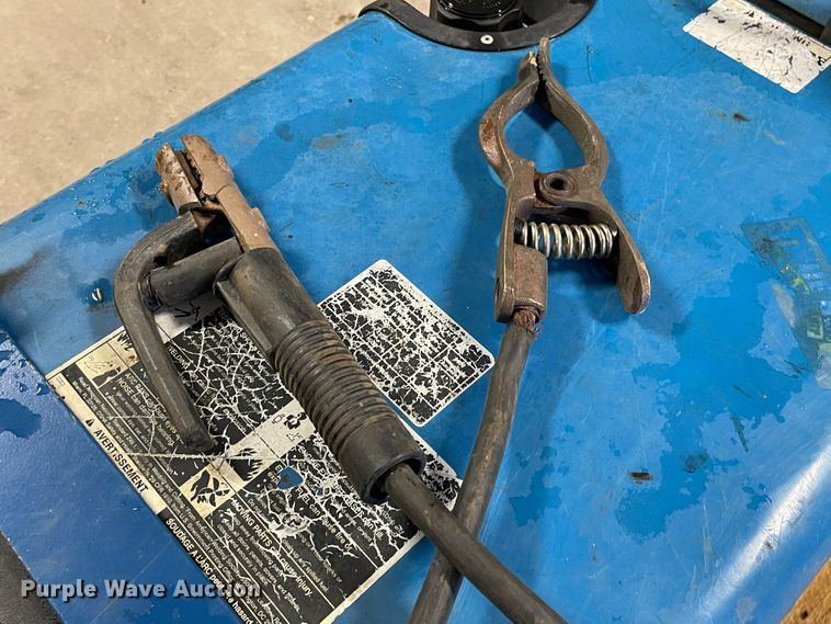 image for item LU9708 Miller Bobcat 225  welder/generator