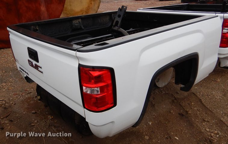 image for item LU9711 2017 GMC Sierra 2500  pickup bed